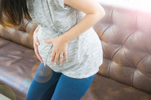 Co wywołuje ból brzucha podczas ciąży?