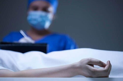 Na czym polega technika autopsji neuropatologicznej?