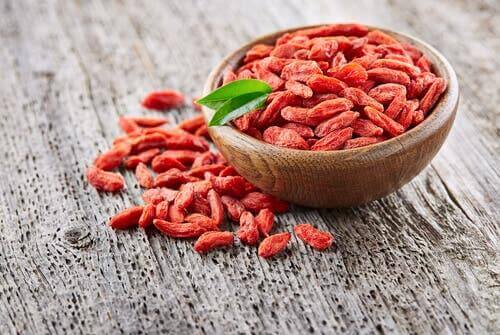 Jagody goji i ostryż