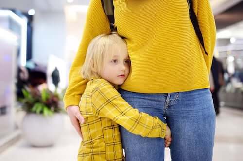 Mama i zestresowane dziecko