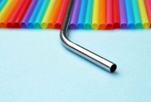 Metalowe słomki: alternatywa pozwalająca zredukować zużycie plastiku