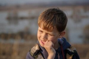 Obgryzanie paznokci - jak pomóc dzieciom?