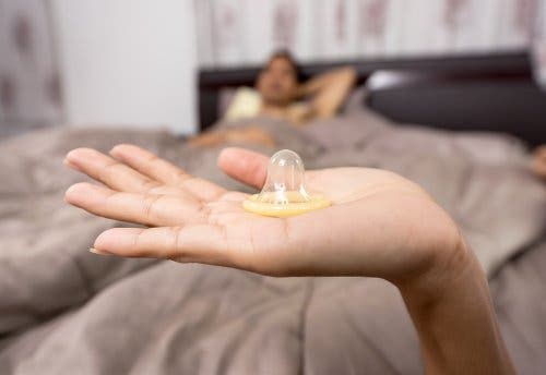 Domowe lubrykanty mogą spowodować pęknięcie prezerwatywy