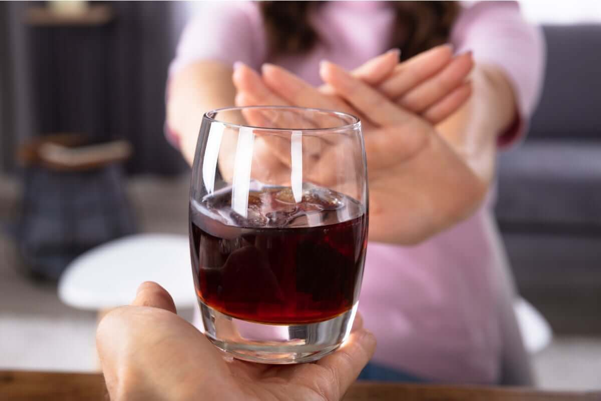 Alkohol jest w ciąży zakazany, gdyż powoduje deformacje płodu.