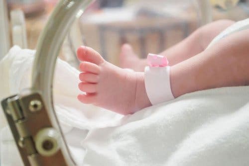 Noworodek w inkubatorze - jak długo wcześniak musi pozostać w szpitalu?
