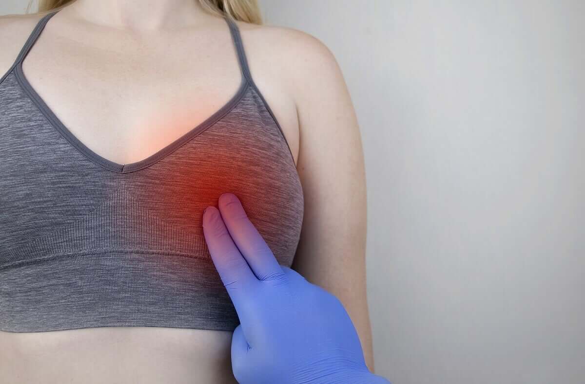 Zapalenie piersi nie zawsze pojawia się podczas laktacji. Czasami cierpią na nie kobiety w okresie menopauzy.