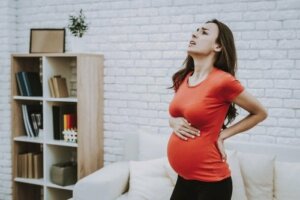Ból brzucha w ciąży: przyczyny