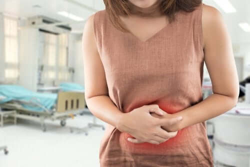 Ciąża pozamaciczna powoduje silny ból brzucha w ciąży