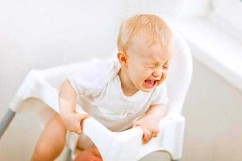 Co robić, gdy dziecko płacze po karmieniu?