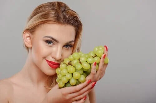 Jak odmłodzić skórę za pomocą winogron?