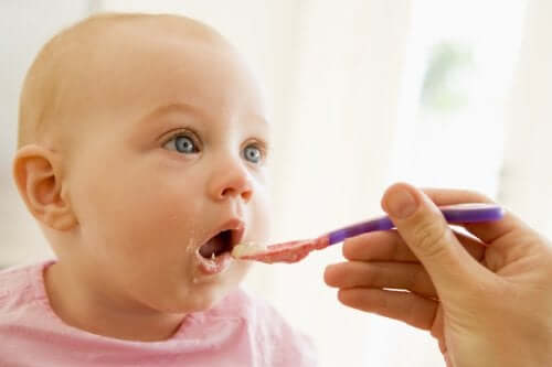 Produkty należy wprowadzać do diety dziecka stopniowo i obserwować czy nie wykazuje reakcji alergicznych.
