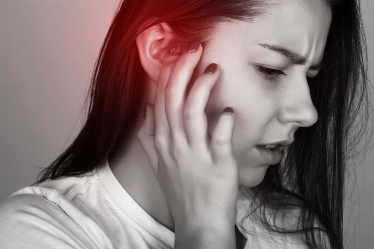 Perlak to choroba zewnętrznego przewodu słuchowego.