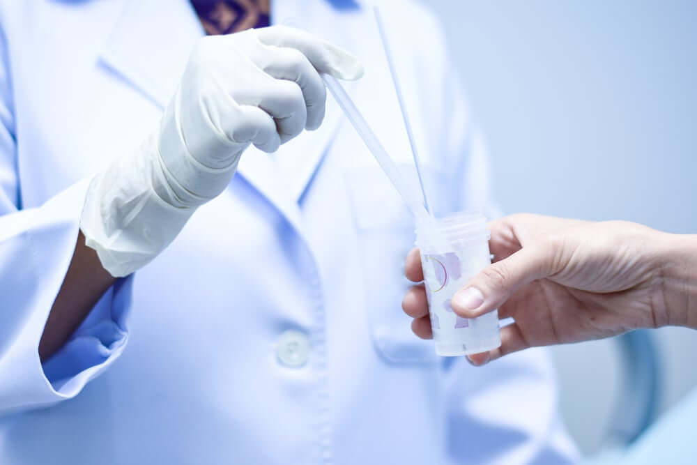 By wykryć tę chorobę, próbkę wydzieliny z genitaliów wysyła się do laboratorium.