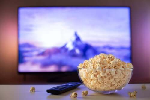 Przygotowanie popcornu na film