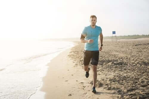 Uprawianie sportu wspomaga wydzielanie hormonów odpowiedzialnych za koncentrację i wydajność.