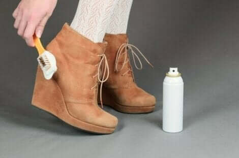 Spray do butów z zamszu