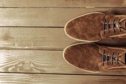 Jak czyścić buty z zamszu - kilka wskazówek