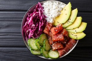 Poke - modna potrawa kuchni hawajskiej