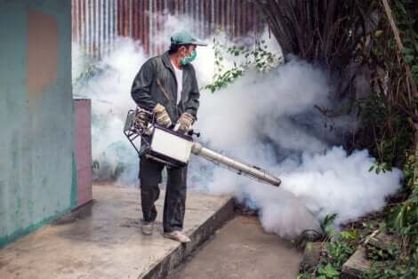 Choroby przenoszone przez komary: opryskiwanie stosowane jest w strefach, gdzie występuje duża zachorowalność.