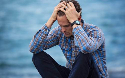 Zmartwiony mężczyzna