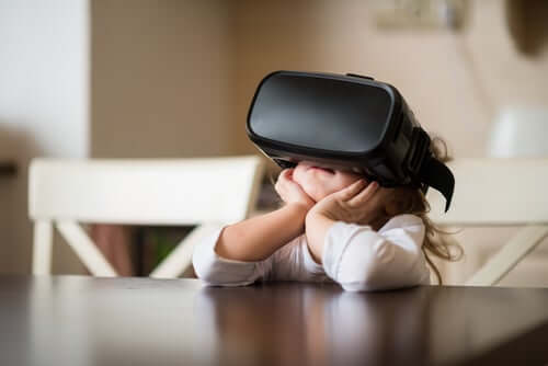 Dziecko z okularami VR