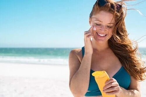 Jak unikać poparzeń słonecznych i dbać o skórę – 5 wskazówek