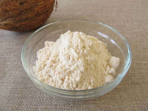 Mąka kokosowa w misce