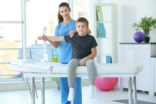 Fizjoterapia dziecięca - na czym polega?