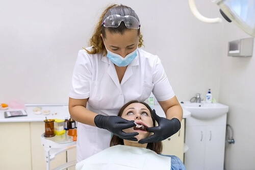 kobieta u dentysty