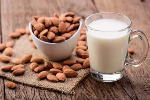 Mleko migdałowe dla dzieci: zalety i wady