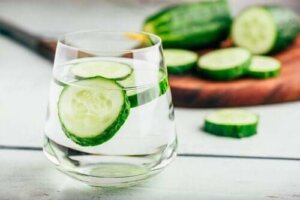 Woda z ogórka: naturalny diuretyk
