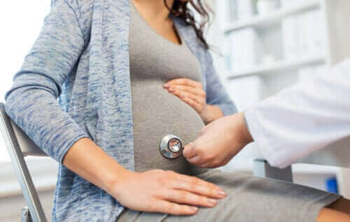 Problemy z tarczycą podczas ciąży: jakie ryzyko niosą?