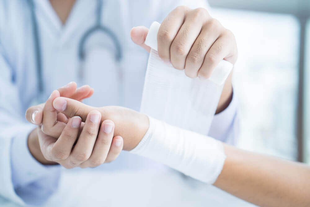Poparzenia tego typu zwykle nie wymagają interwencji lekarza. Jeśli jednak są ciężkie, konieczne może okazać się zgłoszenie się pomoc.