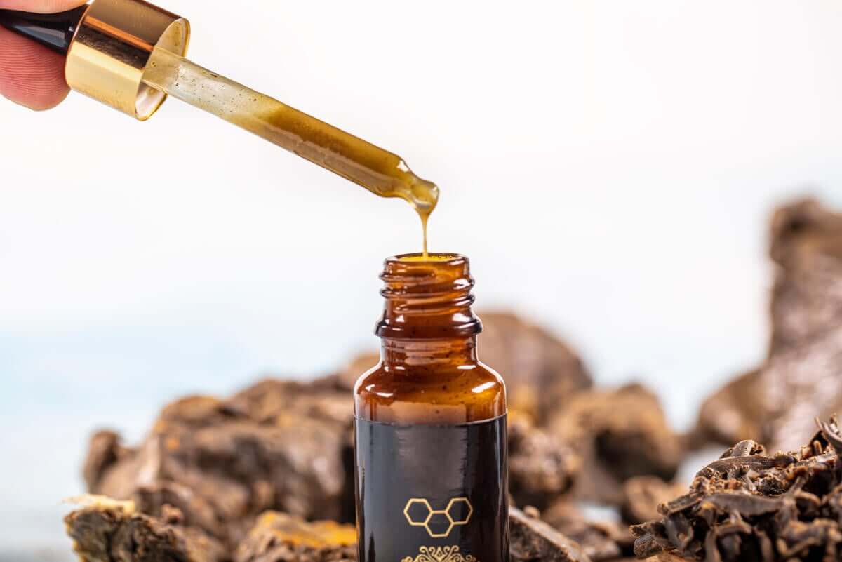 Propolis jest bezpiecznym środkiem, ale nie powinien być stosowany jako podstawa kuracji.