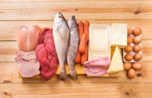 Dieta wysokobiałkowa: jakie ryzyko się z nią wiąże?
