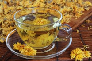 Herbata z chryzantemy: zalety i przeciwwskazania