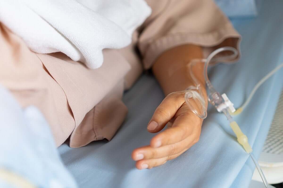 Zatrucie ołowiem leczy się lekami podawanymi doustnie lub dożylnie.