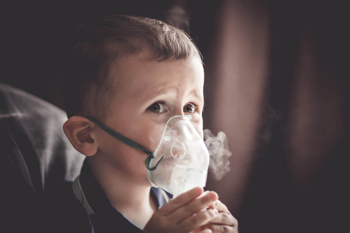Zapotrzebowanie na tlen przy tej chorobie bywa różne, ale może zacząć się ona w dzieciństwie od mukowiscydozy.