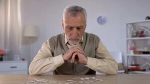 Łagodne zaburzenia poznawcze: jak się objawiają?