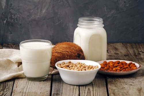 Mleko krowie a mleka roślinne: co jest lepsze?