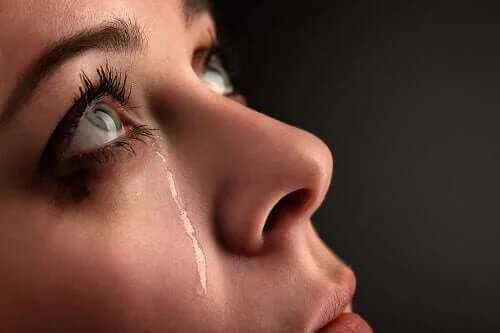Płacząca nastolatka