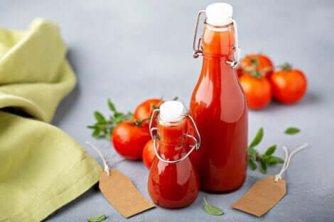 Stary sos pomidorowy może wywołać zatrucie pokarmowe