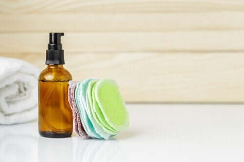 Płatki do demakijażu wielokrotnego użytku - jak je wykonać w domu?