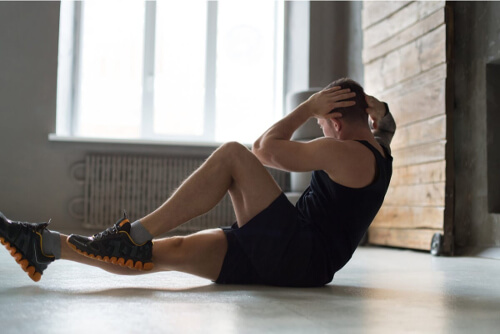 Mężczyzna w trakcie treningu