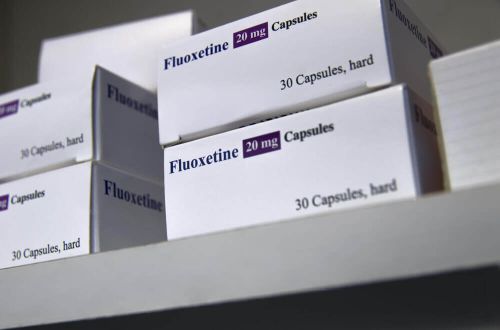 Fluoksetyna w opakowaniach na półce