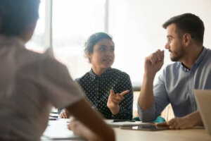 Na czym polega aktywne słuchanie?