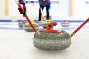Curling: wszystko co powinieneś wiedzieć o tym sporcie zimowym