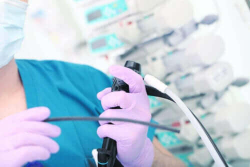 Pielęgniarka trzymająca wziernik