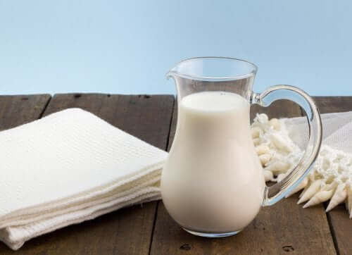 Mleko pasteryzowane i mleko UHT - poznaj różnice między nimi