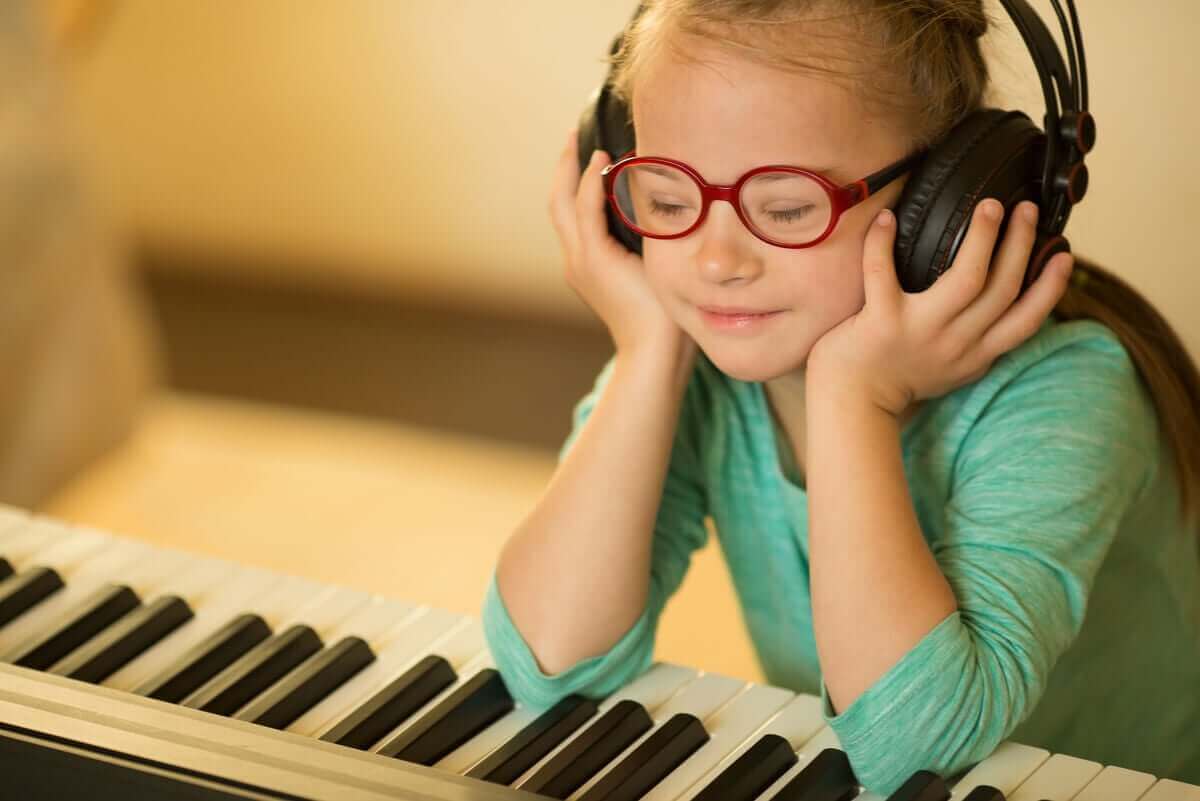 Dziewczynka słuchająca muzyki